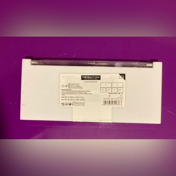 REVOLUTION MAKEUP REVOLUTION LONDON
SHADOW PALETTE - Picture 3 of 5